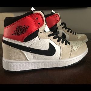 Woman’s Air Jordan 1 High size 8